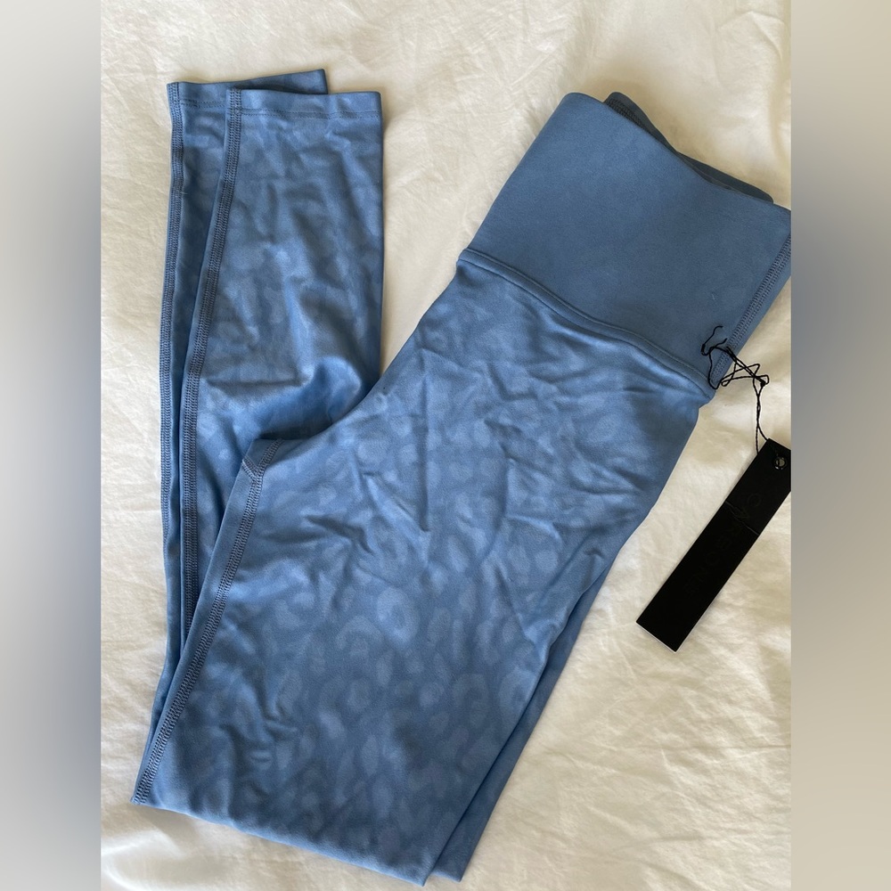 NWT- CARBON38 | High Rise Full-length Leggings in Leopard Takara Shine XS